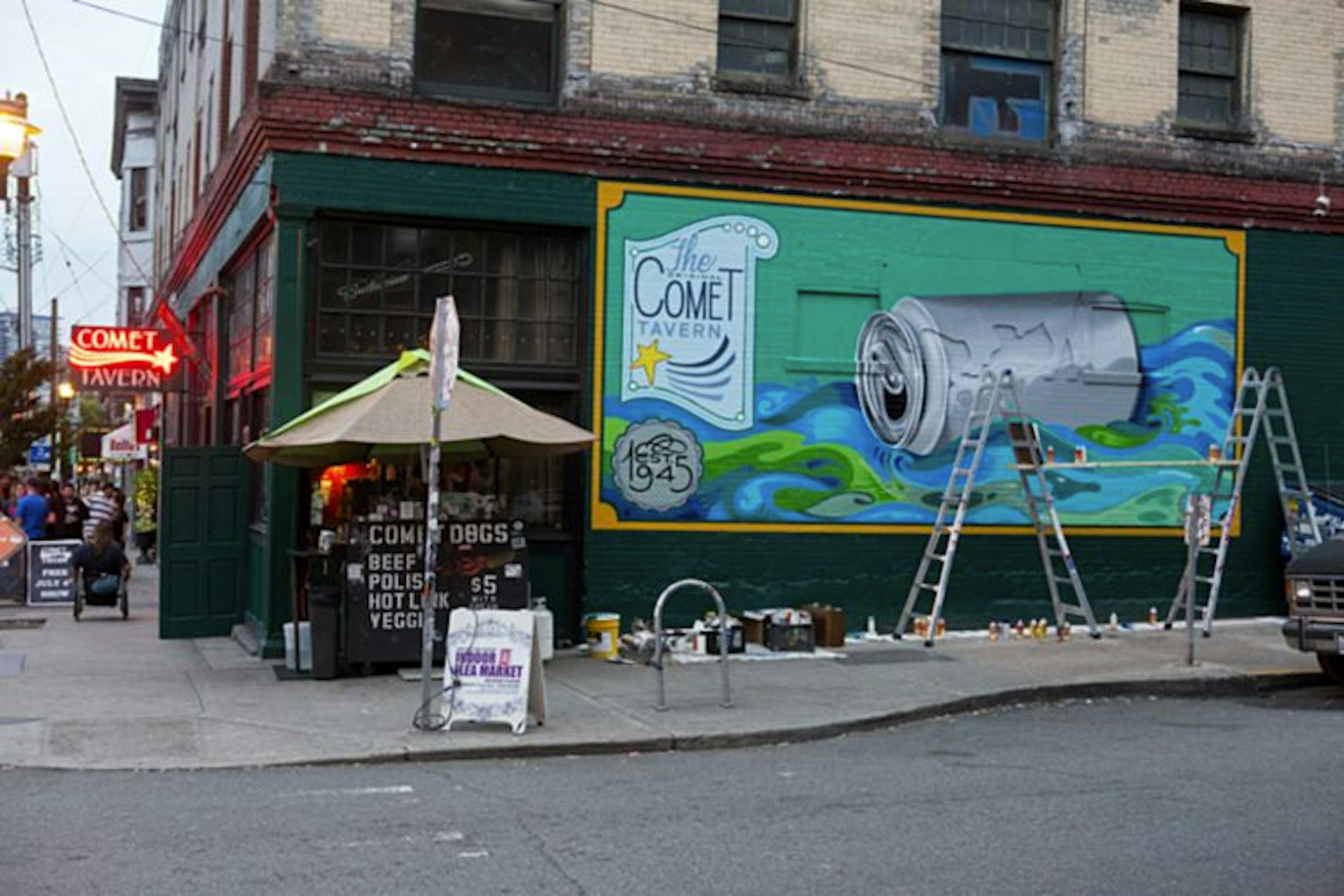 A mural on the outside wall of Seattle's now-iconic Comet Tavern. Image by J / CC BY-SA 2.0