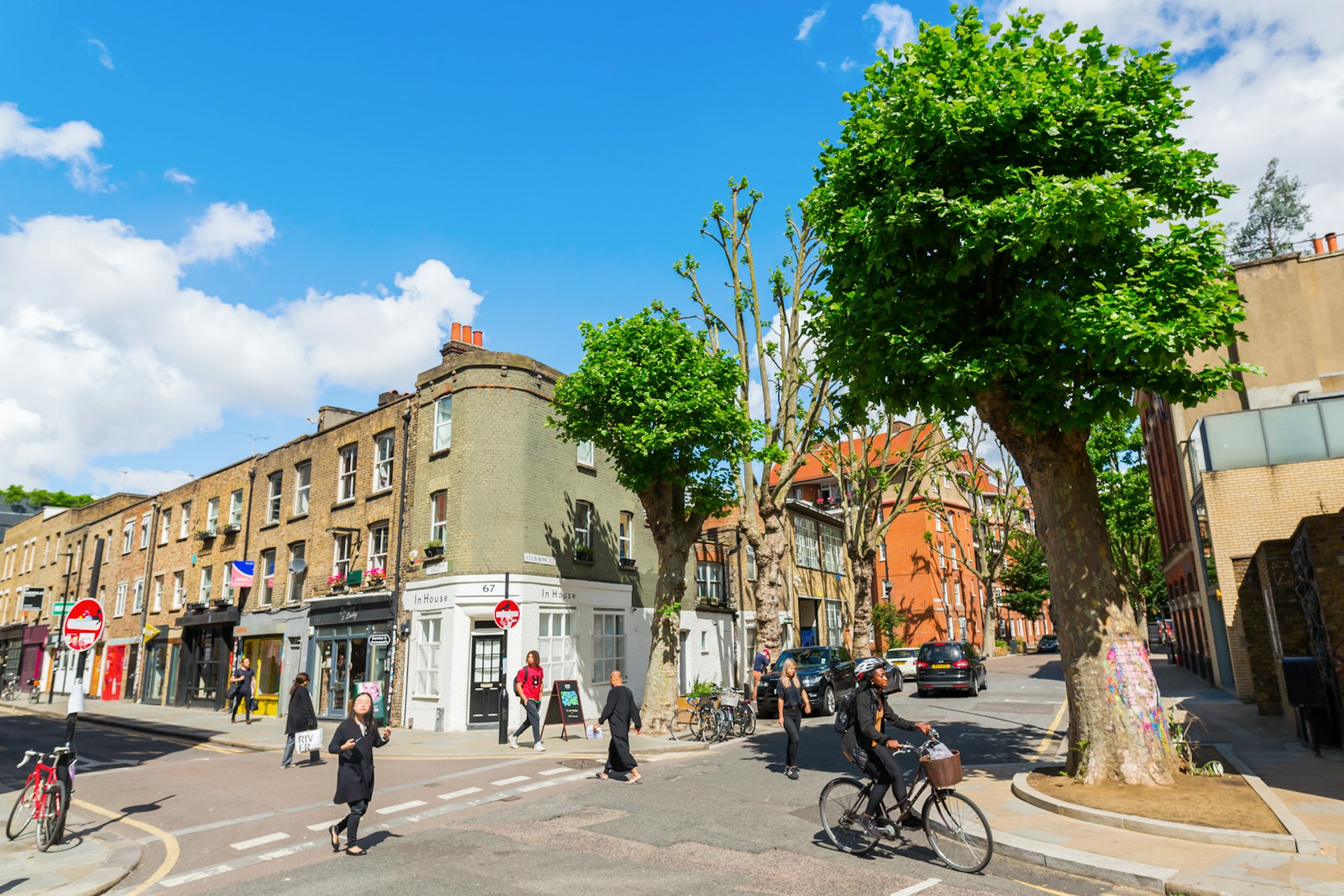Strolling along Redchurch St in Shoreditch, home to the Boundary © Christian Mueller / Shutterstock