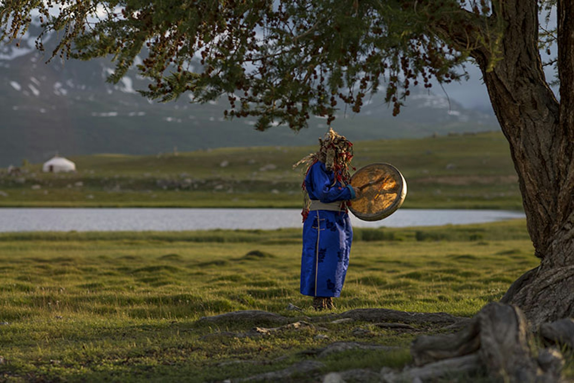 Galba performs a drum ritual. Image by David Baxendale / Lonely Planet