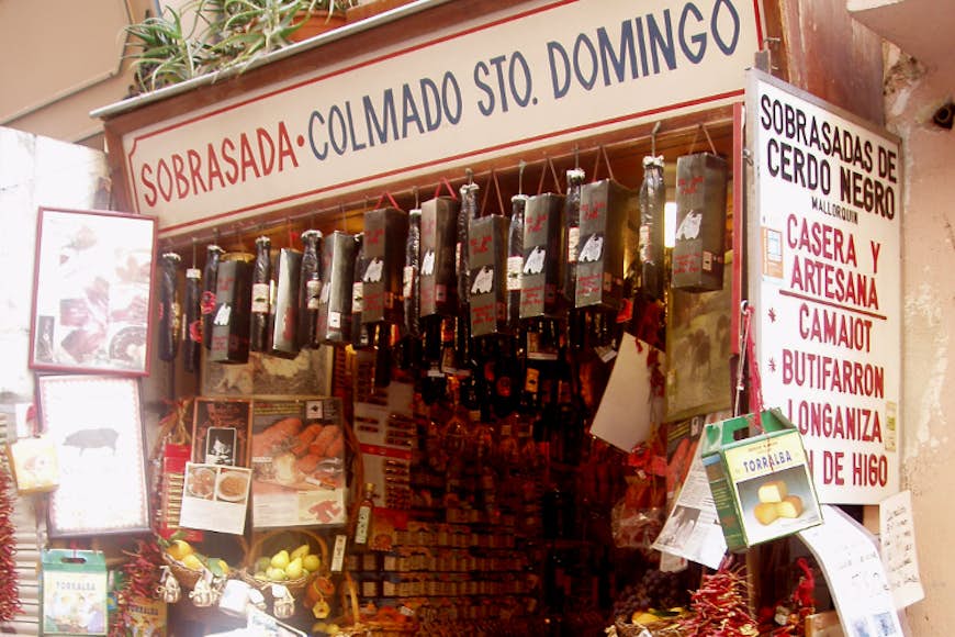Colmado Santo Domingo. Image by Irene Grassi / CC BY-SA 2.0