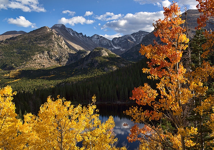 Although temperatures can vary in the autumn, the seasonal views of Rocky Mountain National Park are spectacular. Image by Steven Bratman / CC BY 2.0