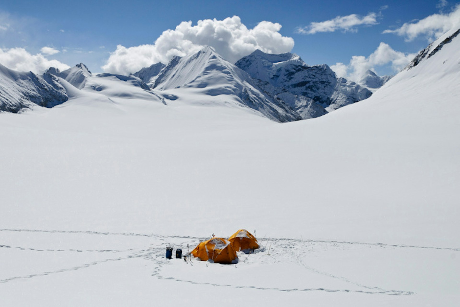 Glacier camp between West Col and Sherpani Col. Image by Grant Dixon / Getty Images.
