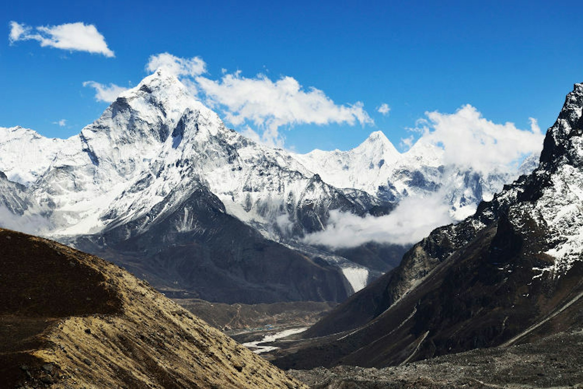 View towards Ama Dablam from the trail to Cho La. Image by Jochen Schlenker / Getty Images.