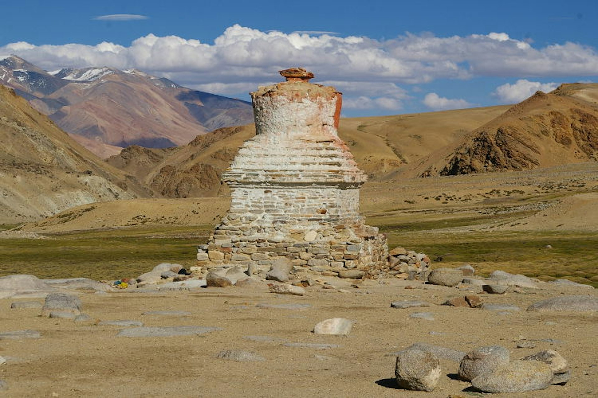 Time-worn chorten at Korzok, Ladakh. Image by Andreas' Photos / CC by-SA.