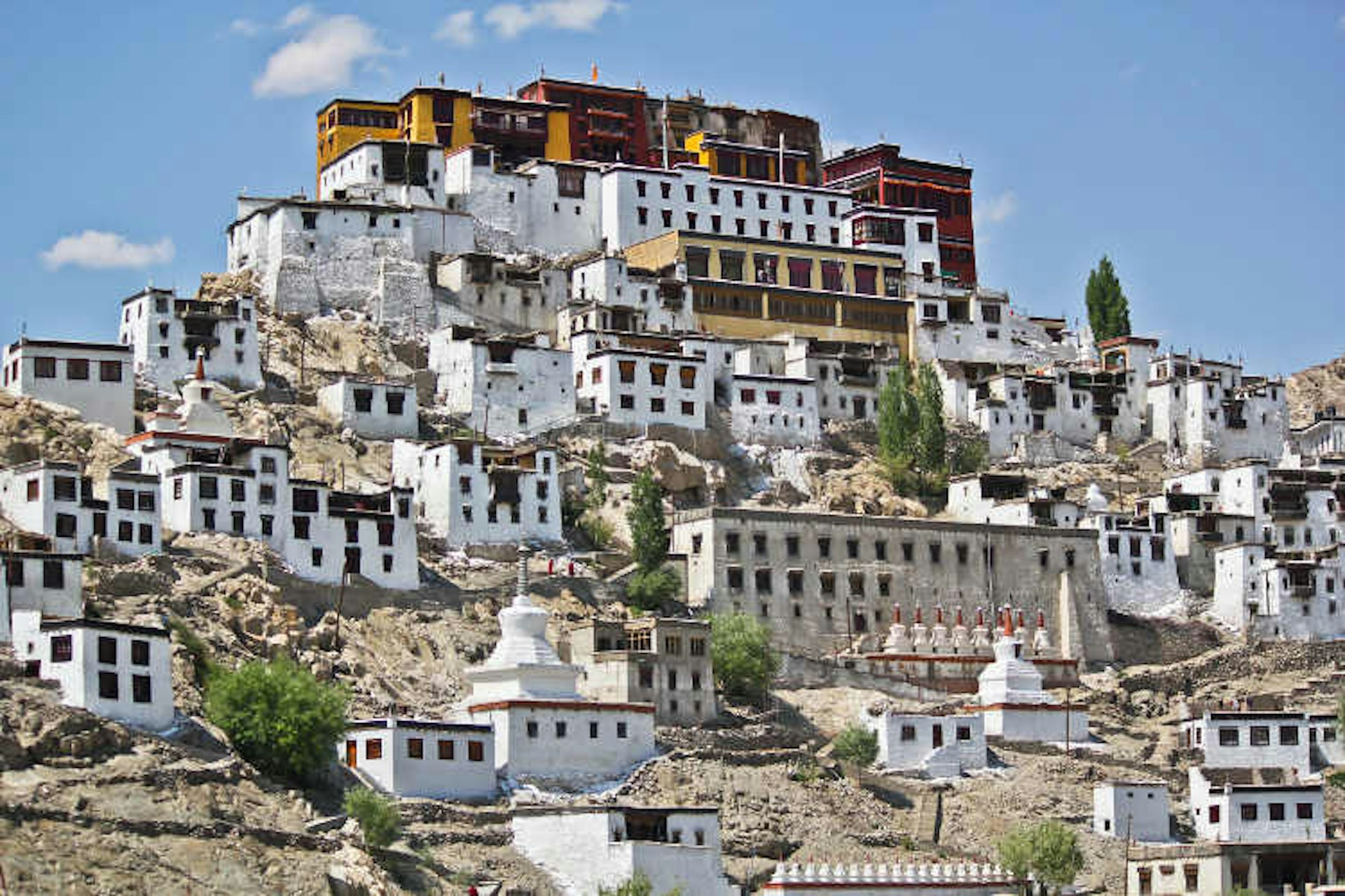 Whitewashed monastic buildings at Thiksey Gompa, Ladakh. Image by Saad Faruque / CC BY 2.0.