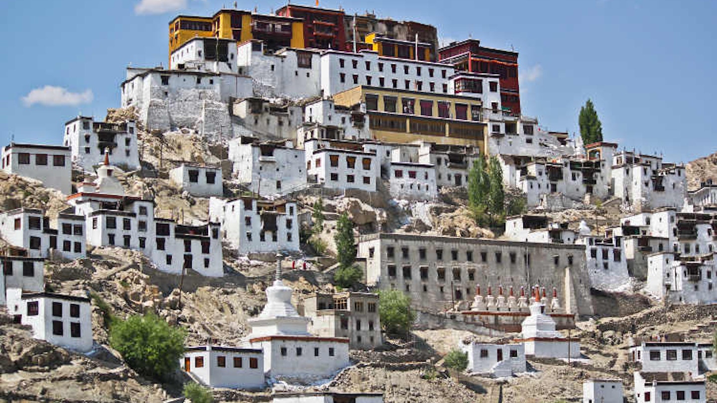 Whitewashed monastic buildings at Thiksey Gompa, Ladakh. Image by Saad Faruque / CC BY 2.0.