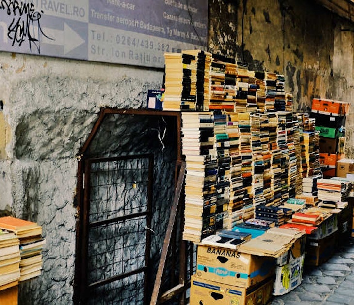 Booksellers line the back streets of Cluj-Napoca. Image by Mark Baker / Lonely Planet