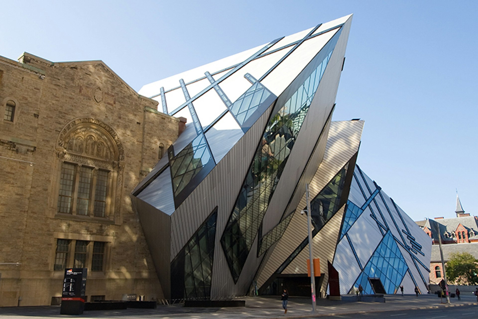 Designed by architect Daniel Libeskind, the Michael Lee-Chin Crystal is the centerpiece of the Royal Ontario Museum. Image by The City of Toronto / CC by 2.0