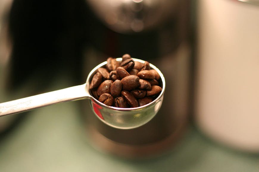 Measure of coffee beans / Image David Joyce / CC BY-SA 2.0