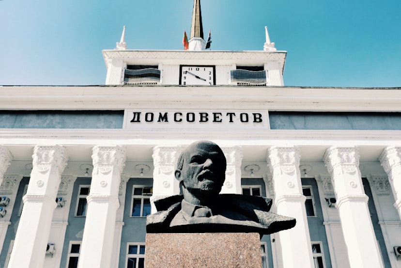 Lenin’s statue in front of Tiraspol’s House of Soviets. Image by mark Baker / Lonely Planet