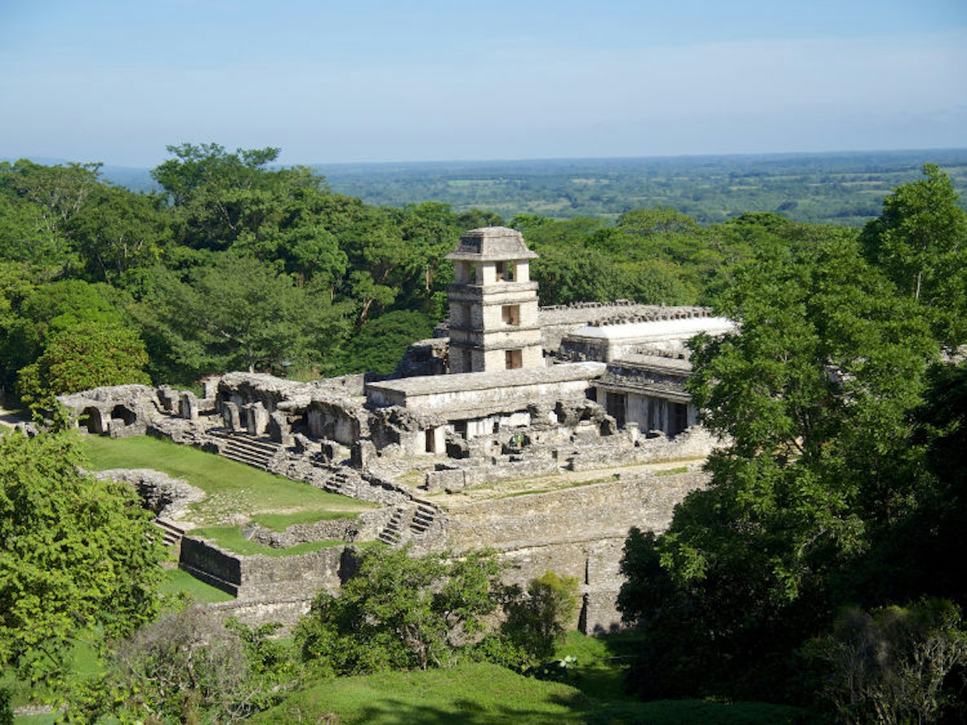 Palenque's jungle setting adds to its appeal. Image by Laurent de Walick / CC BY 2.0