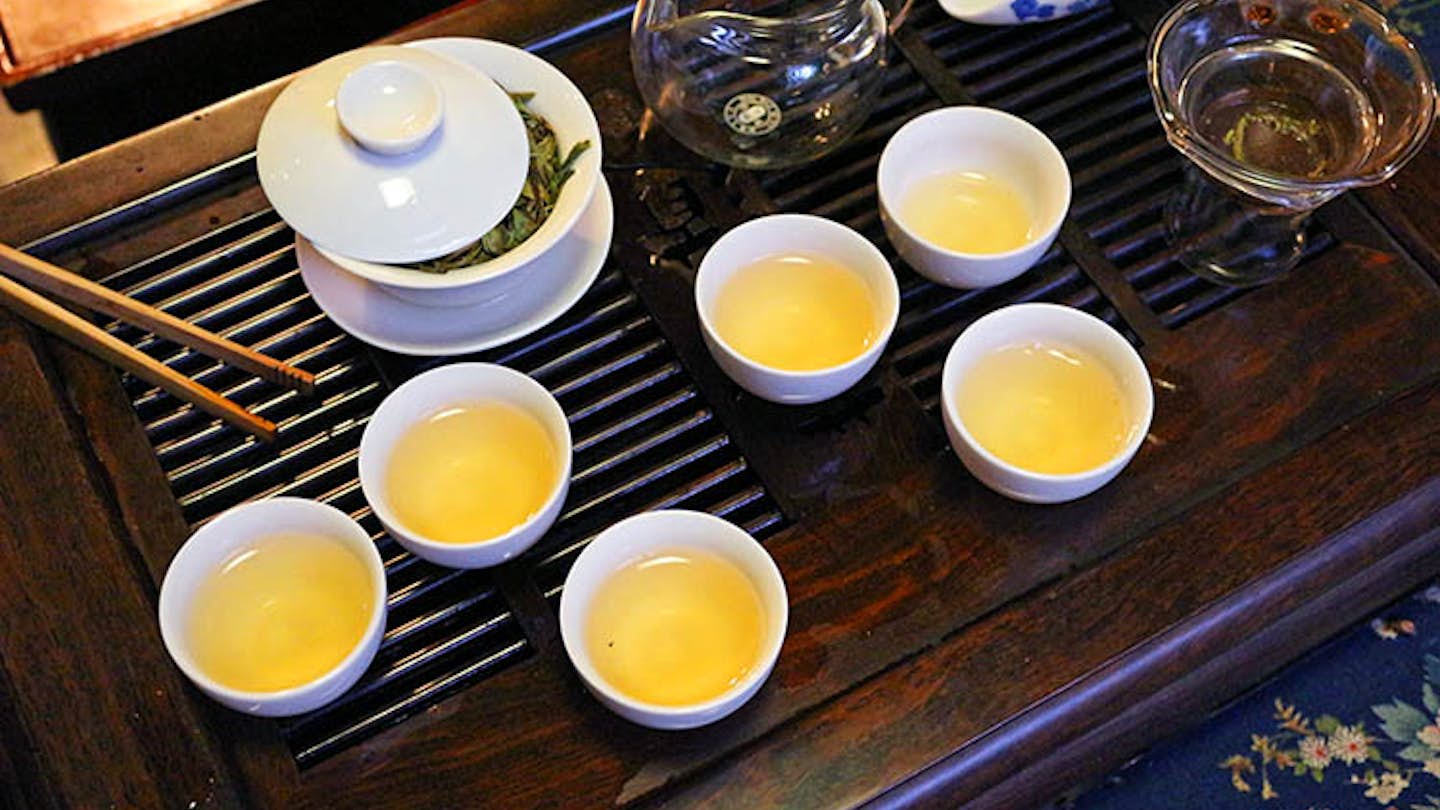 Текст на открытом воздухе чай со свежим. Чайные Чэнду. Чаепитие в Сычуани. Чайный рынок Чэнду. Чайные дома Чэнду.
