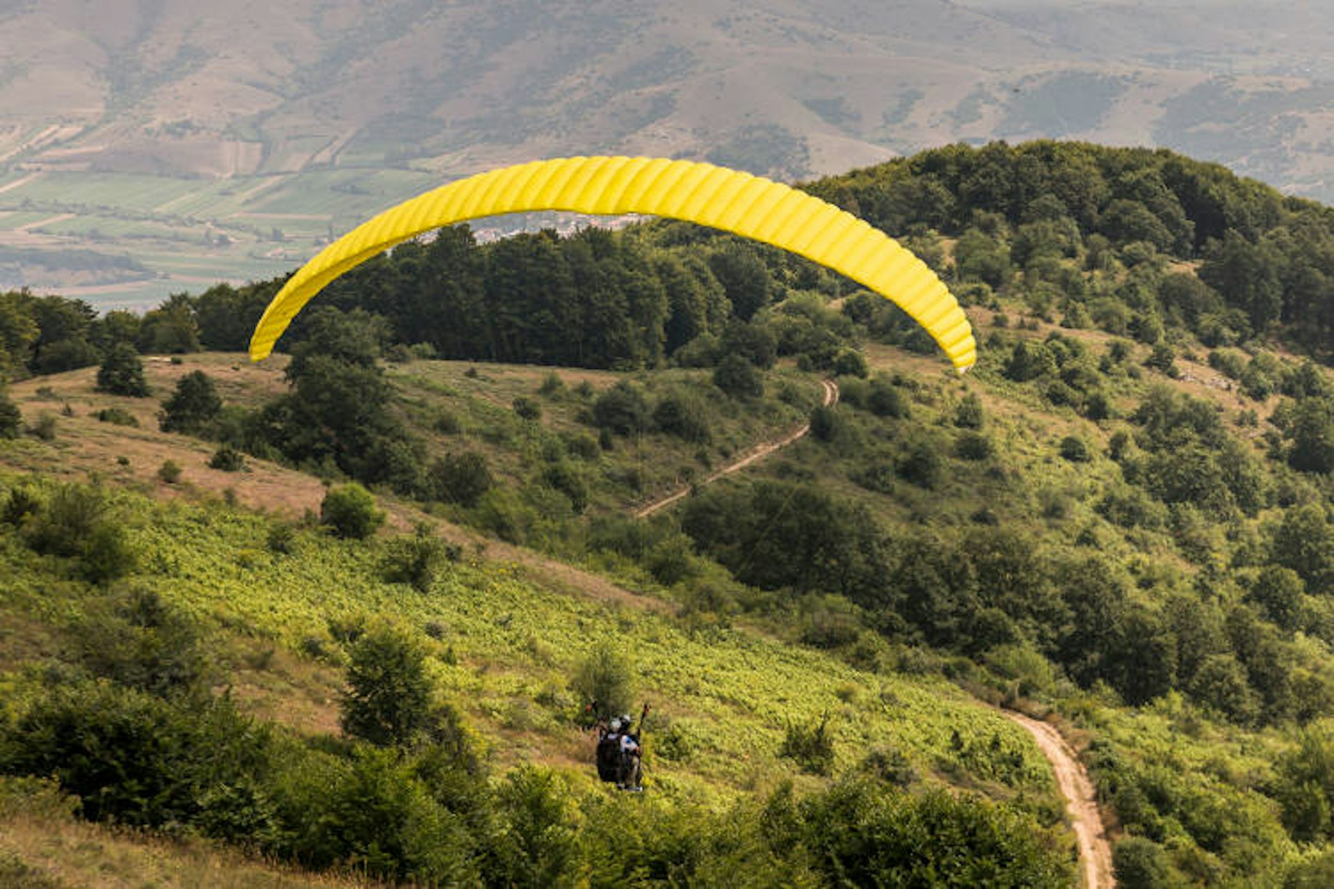 Paragliding in Kruševo area. Image courtesy of Macedonian Agency for the Promotion and Support of Tourism.