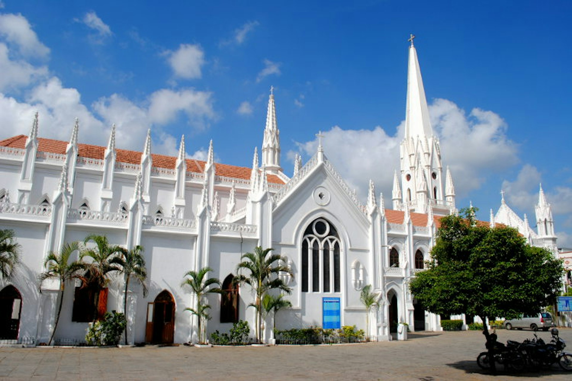 Façade of San Thome Cathedral, Mylapore. Image by Simon Antony / CC BY 2.0.