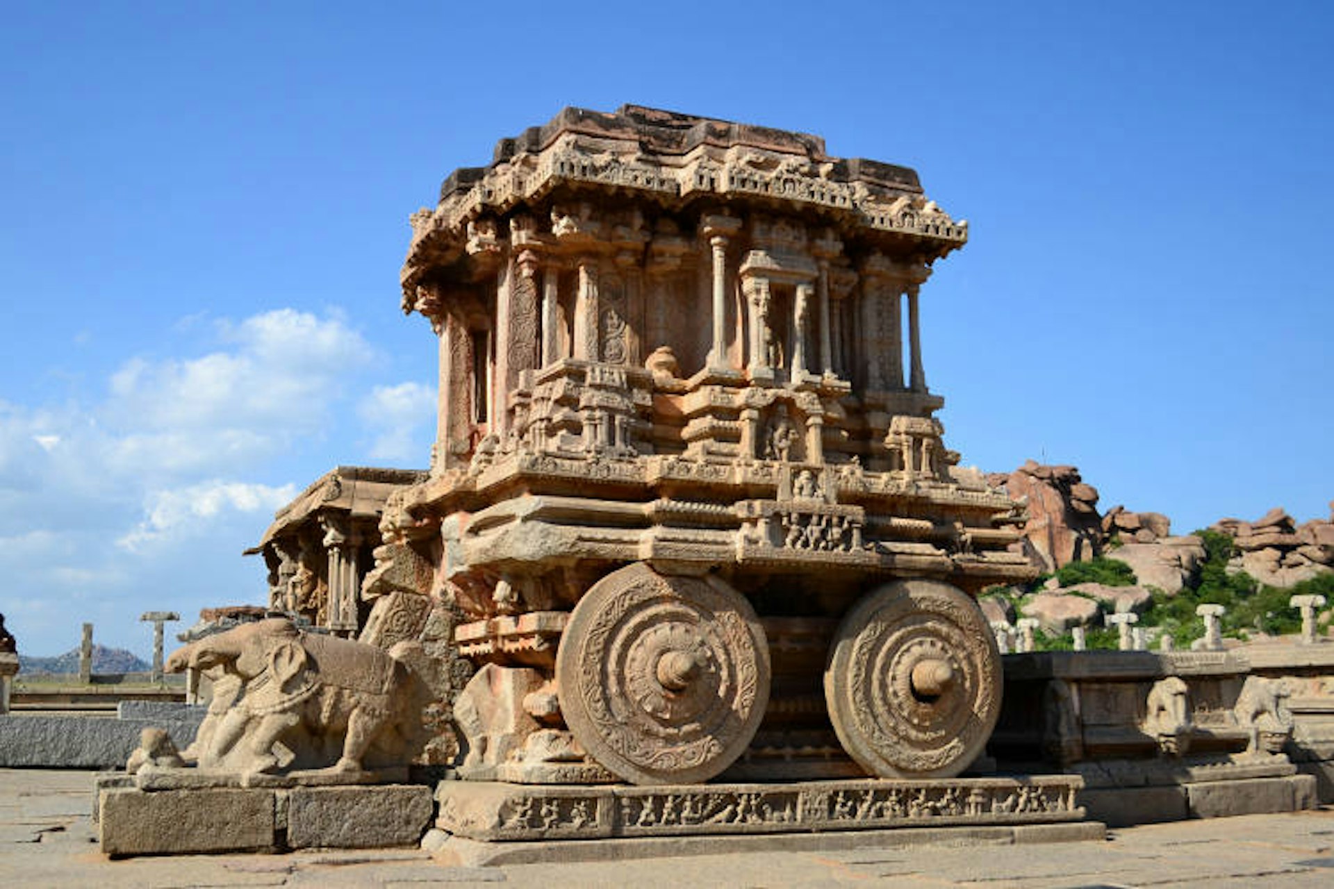 Stone chariot at the Vittala Temple, Hampi. Image by Jeff Peterson / CC BY 2.0.