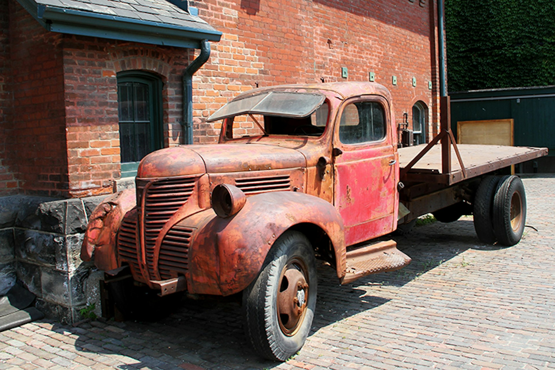 An old flatbed at the Distillery District. Image by David / CC BY 2.0