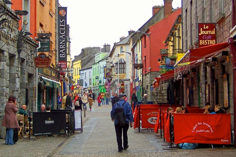 Quay Street, Galway. Image by Irish Jaunt / CC BY-SA 2.0