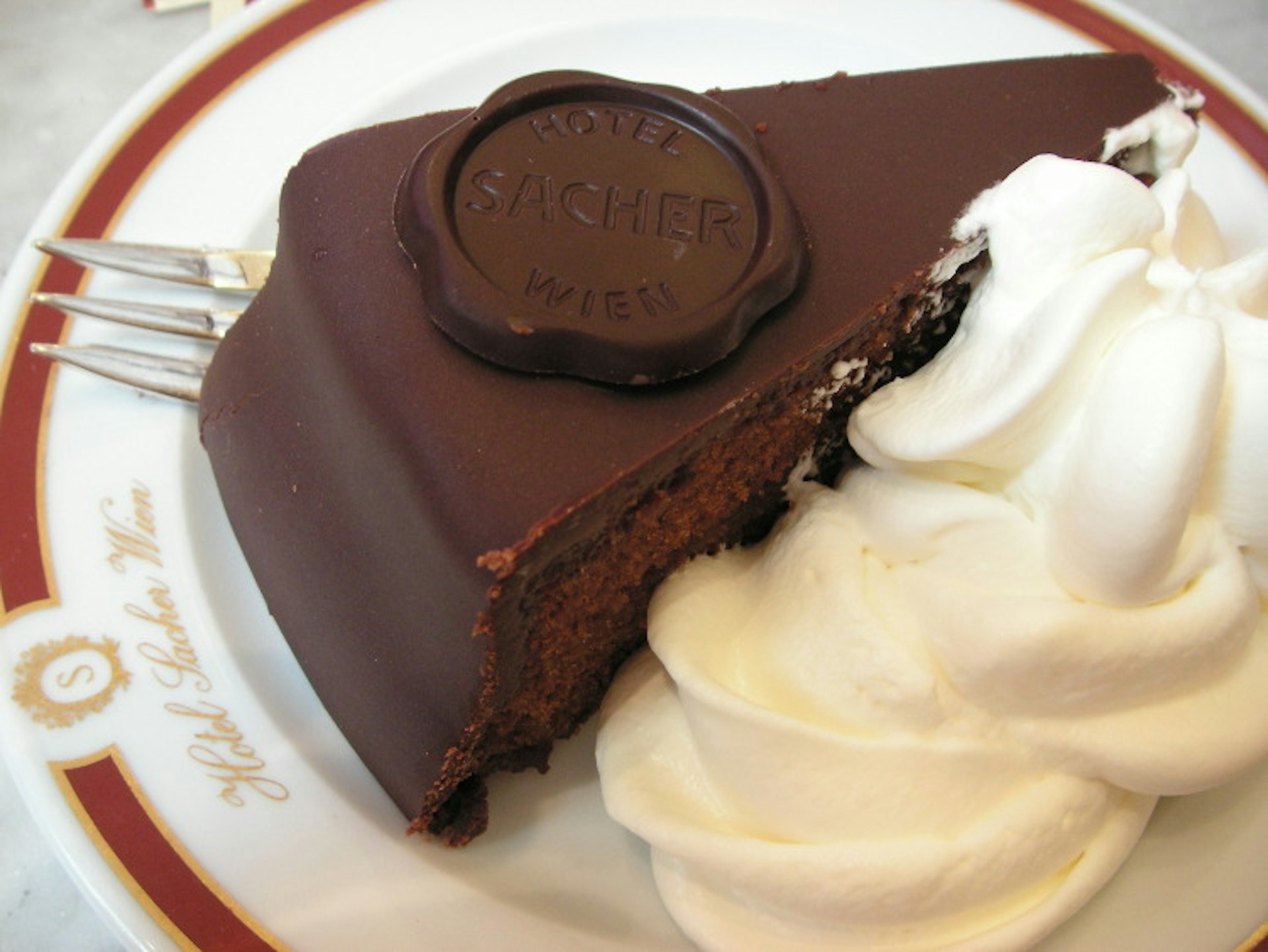 A slice of the famous Sacher Torte. Image by Fooding Around/CC BY 2.0