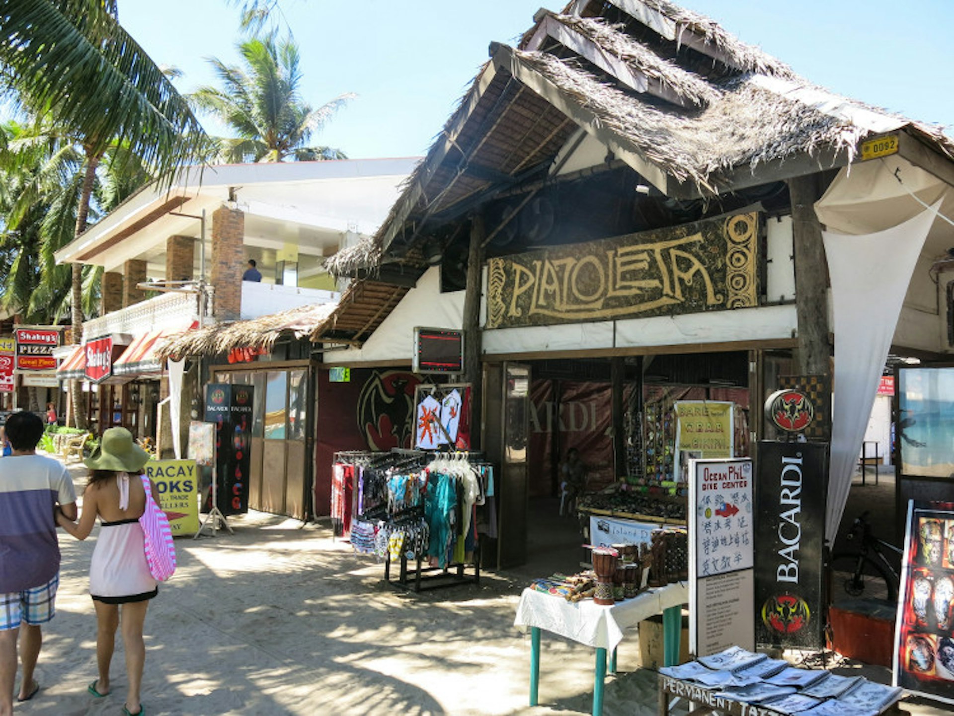 Shops and bars of Boracay