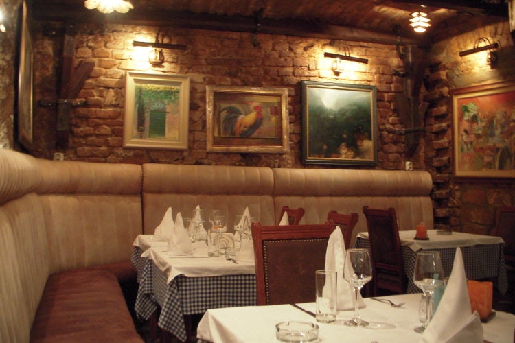 Dinner in a traditional Skadarlija restaurant, Belgrade. Image by Rowan Z / CC BY 2.0