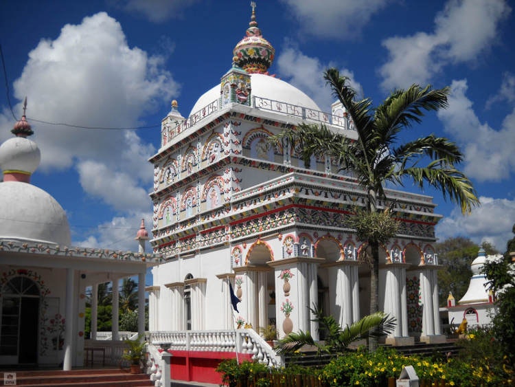 The colourful Hindu temple of Maheswarnath, Mauritius. Image by carrotmadman6 / CC BY 2.0
