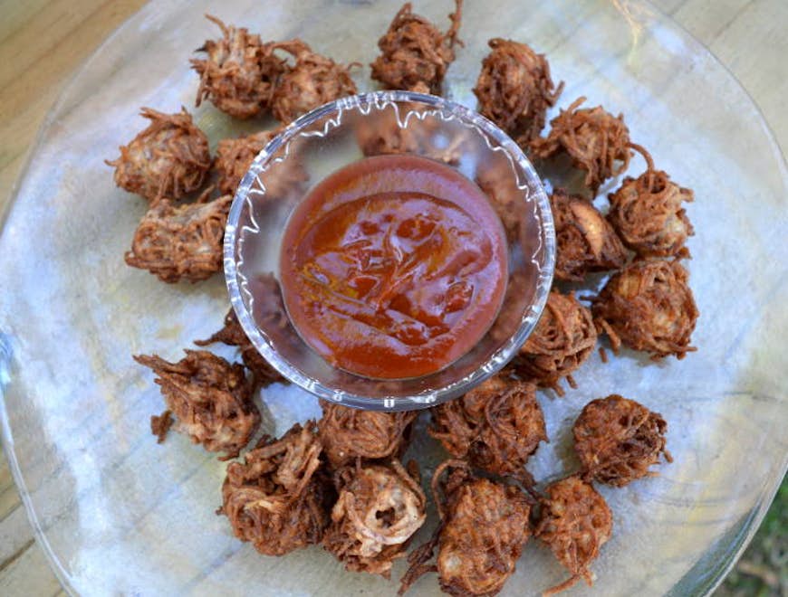 Street eats: taro root fritters, Mauritius. Image by Emma Sparks / Lonely Planet