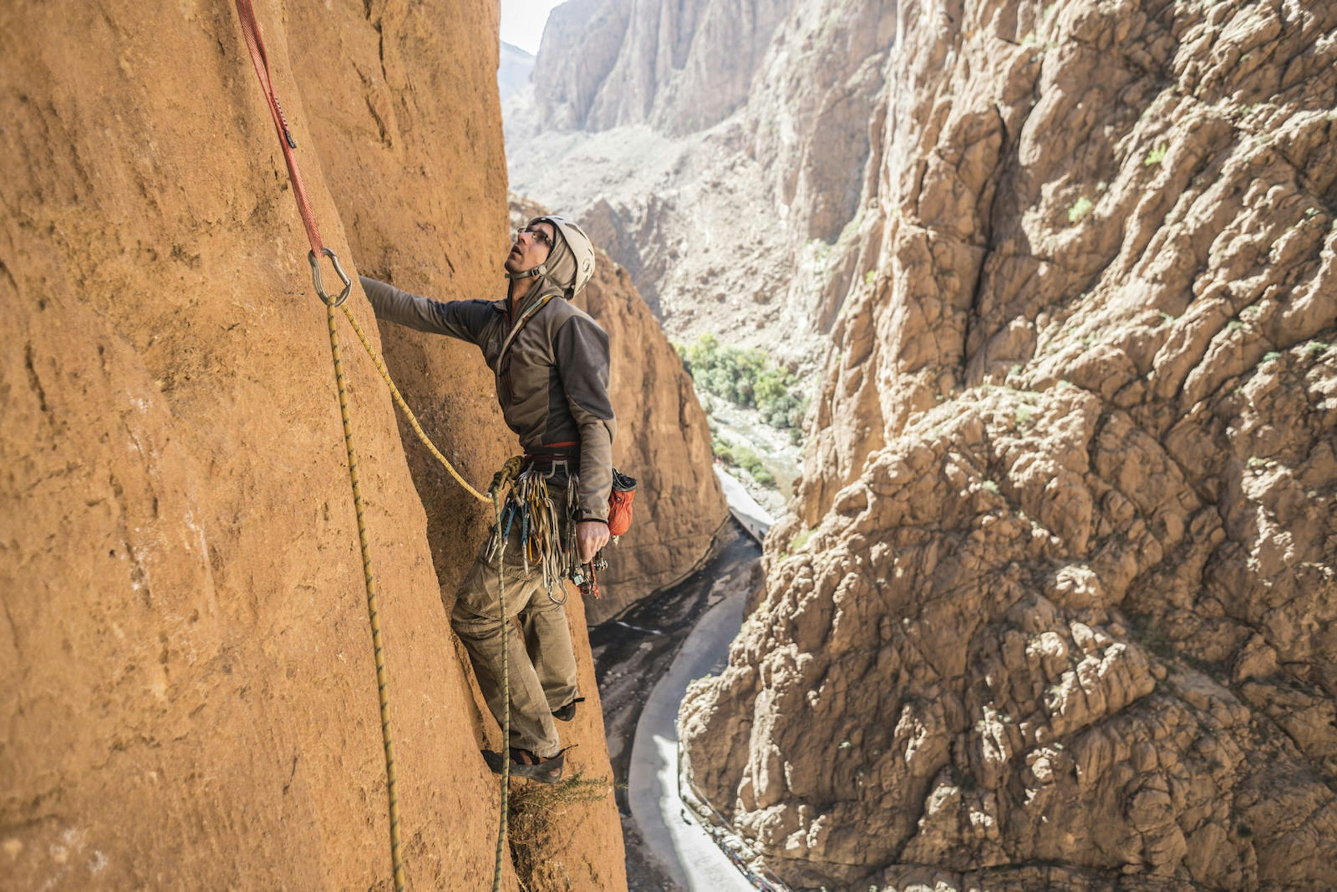 Man rock climbing on Voie Abert 6b / Piller du Couchant (L8) in Todra Gorge, Atlas Mountains, Morocco