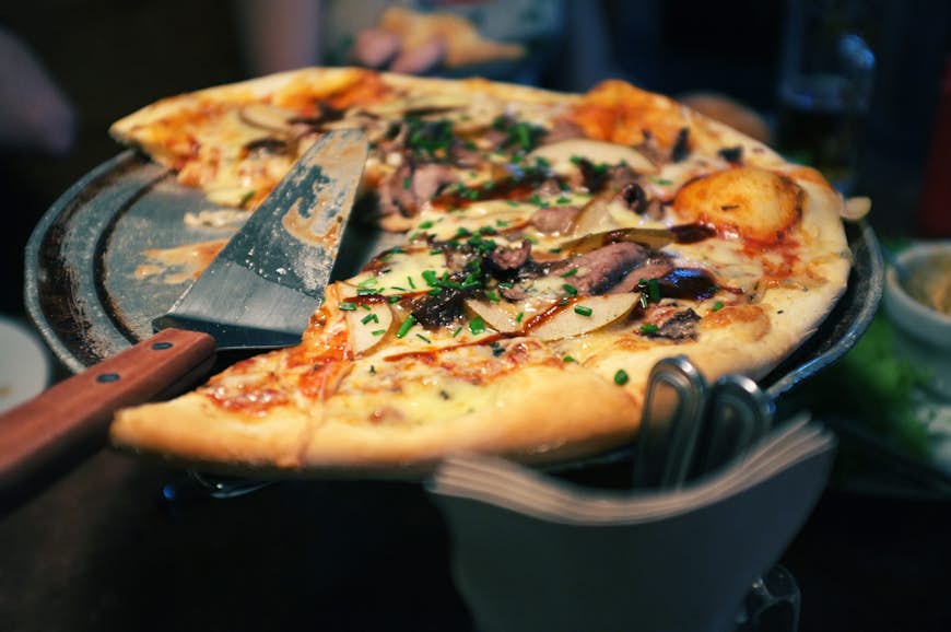 Pizza at Hopworks Urban Brewery. Image by Sho Ito / CC BY 2.0