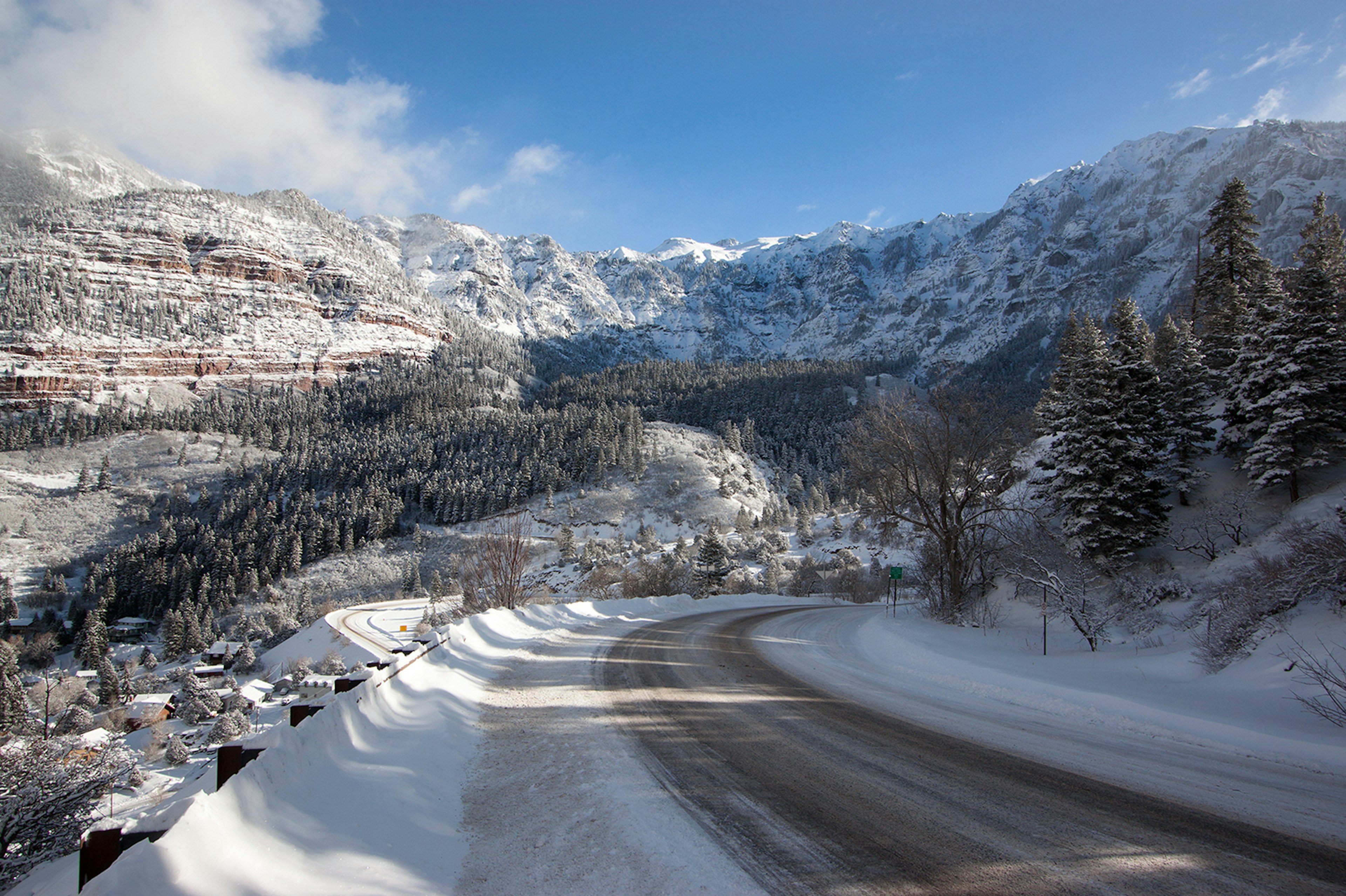 Snow-covered road in the Colorado Rockies. Image by Alan Stark / CC BY-SA 2.0