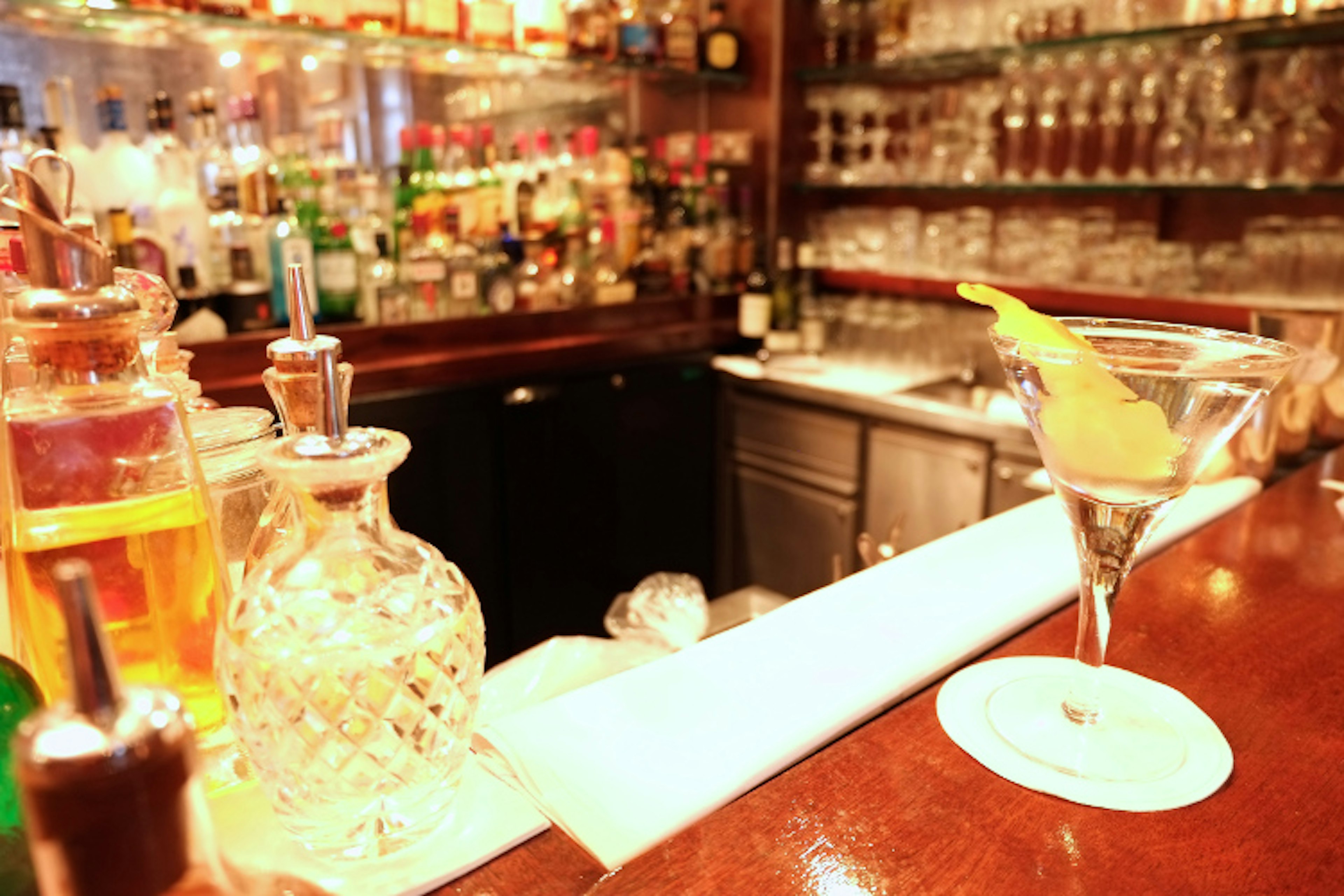 Gin, vermouth, lemon: a martini at Duke's. Image by Sally Schafer / Lonely Planet
