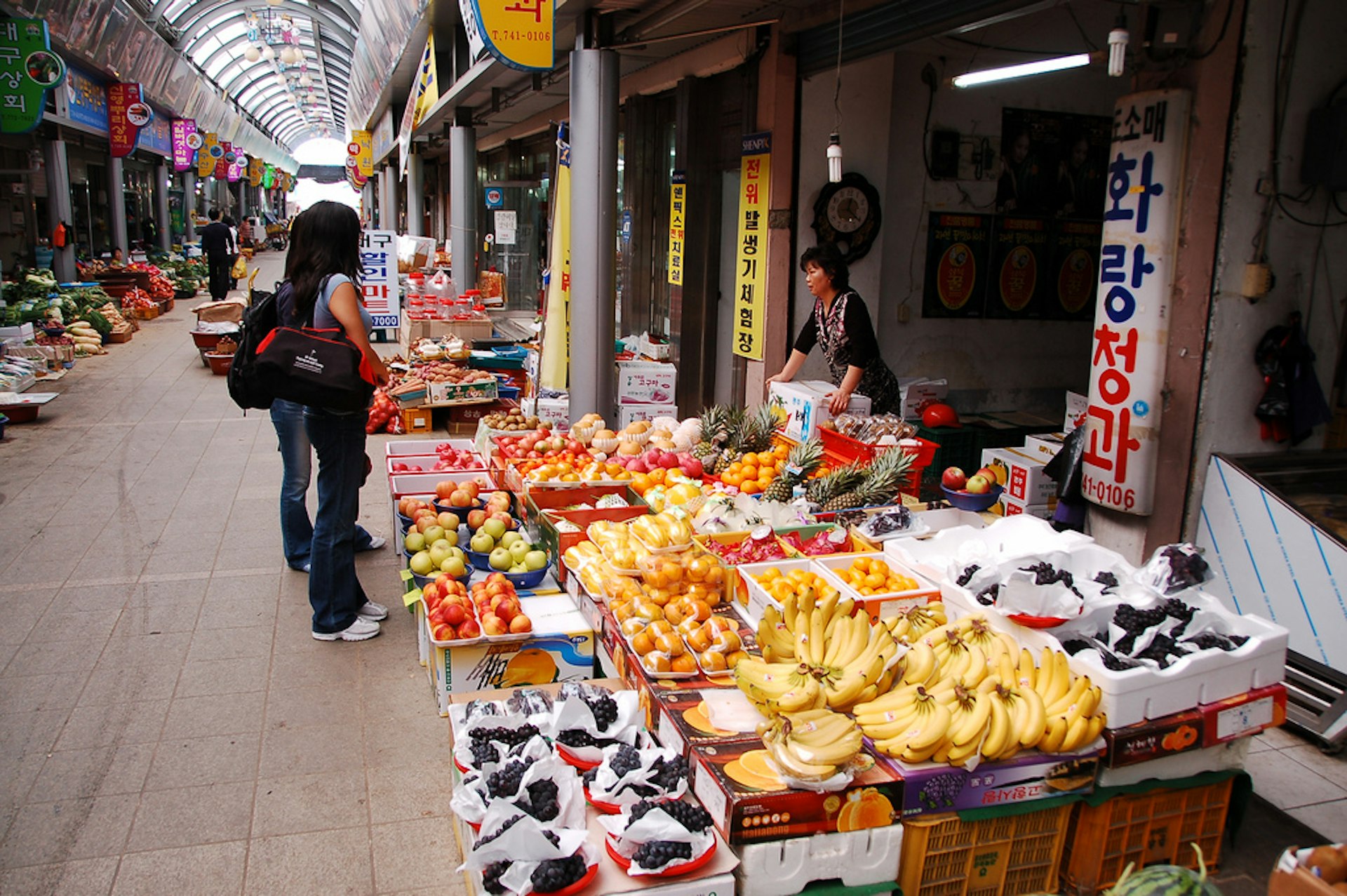 Seongdong Market is a good place to pick up picnic supplies. Image by riNux / CC BY-SA 2.0
