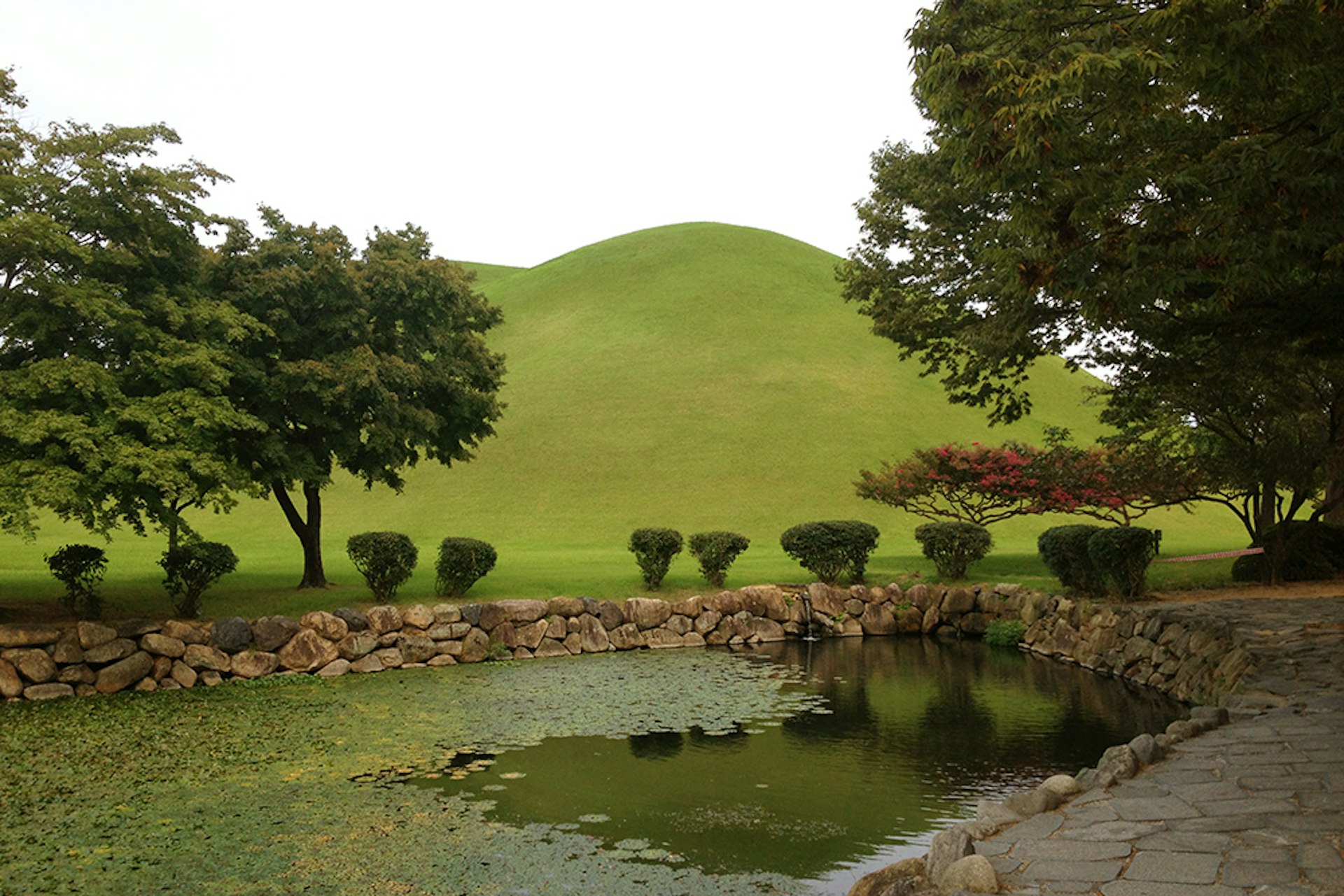 Burial mounds of Shilla rulers. Image by Louise Bastock / Lonely Planet