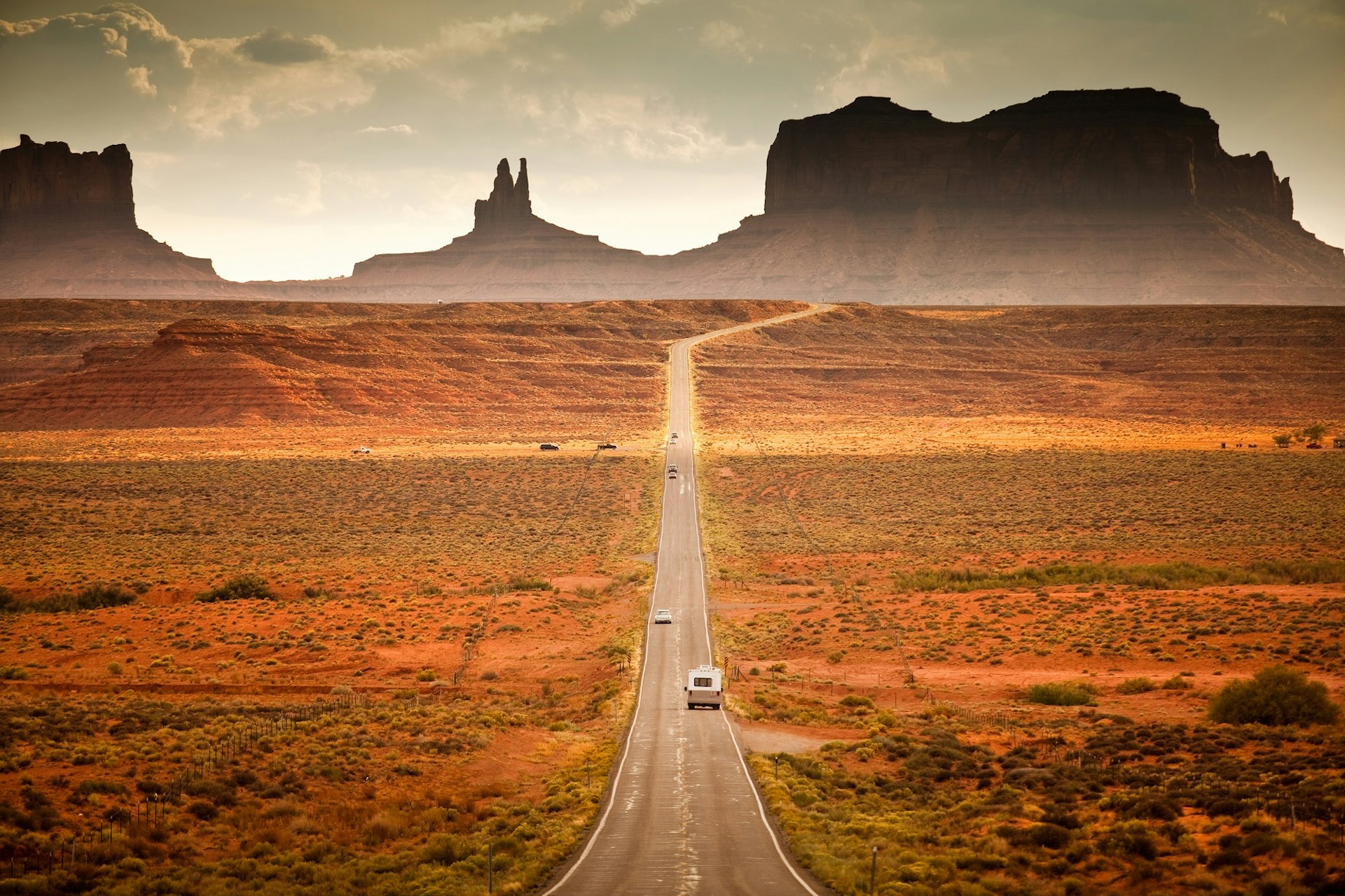 On the road to Monument Valley, Utah. Image by Pgiam / Vetta / Getty