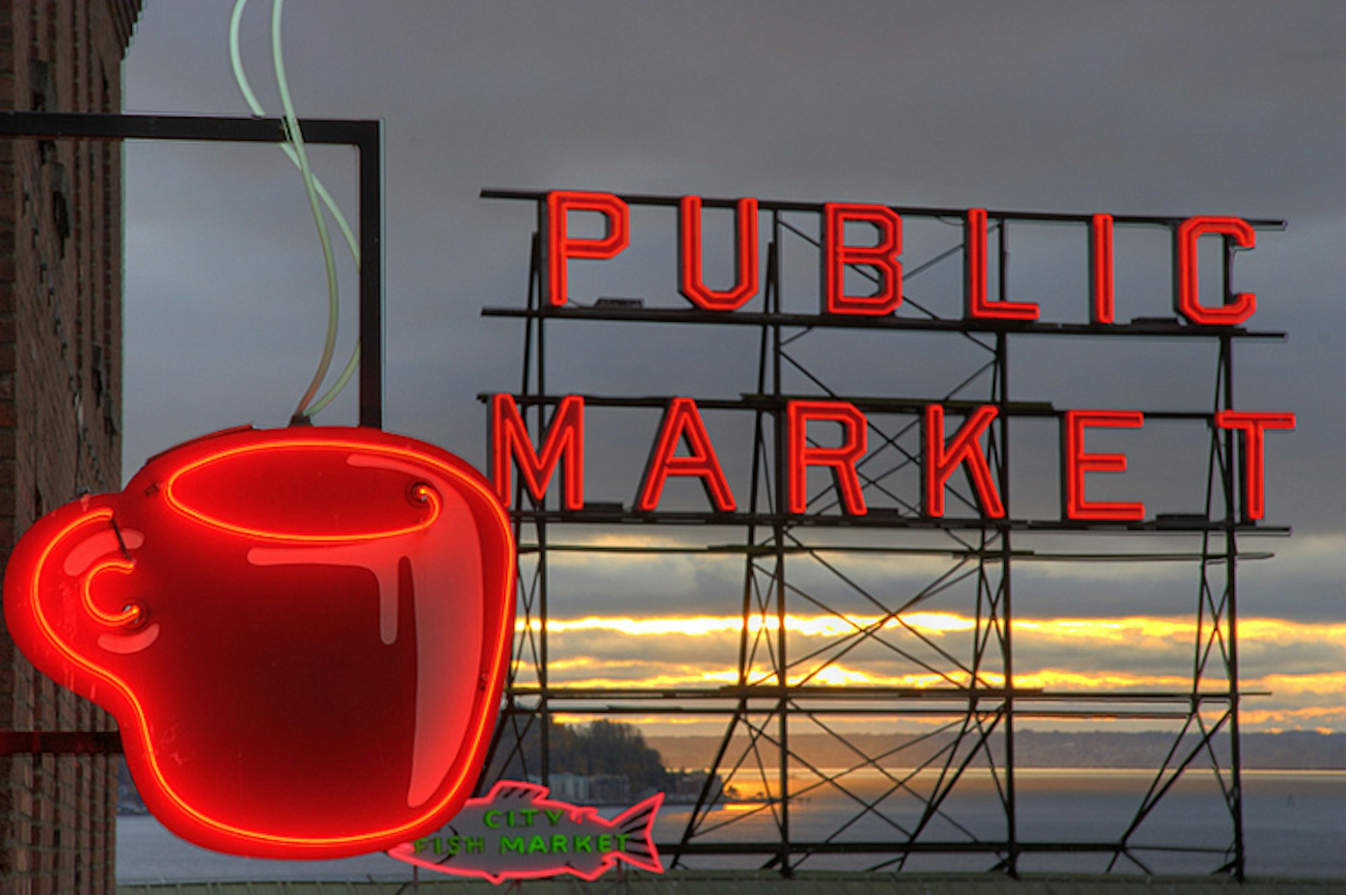 Pike Place Market is a firm favorite with Seattleites. Image by runner310 / CC BY 2.0