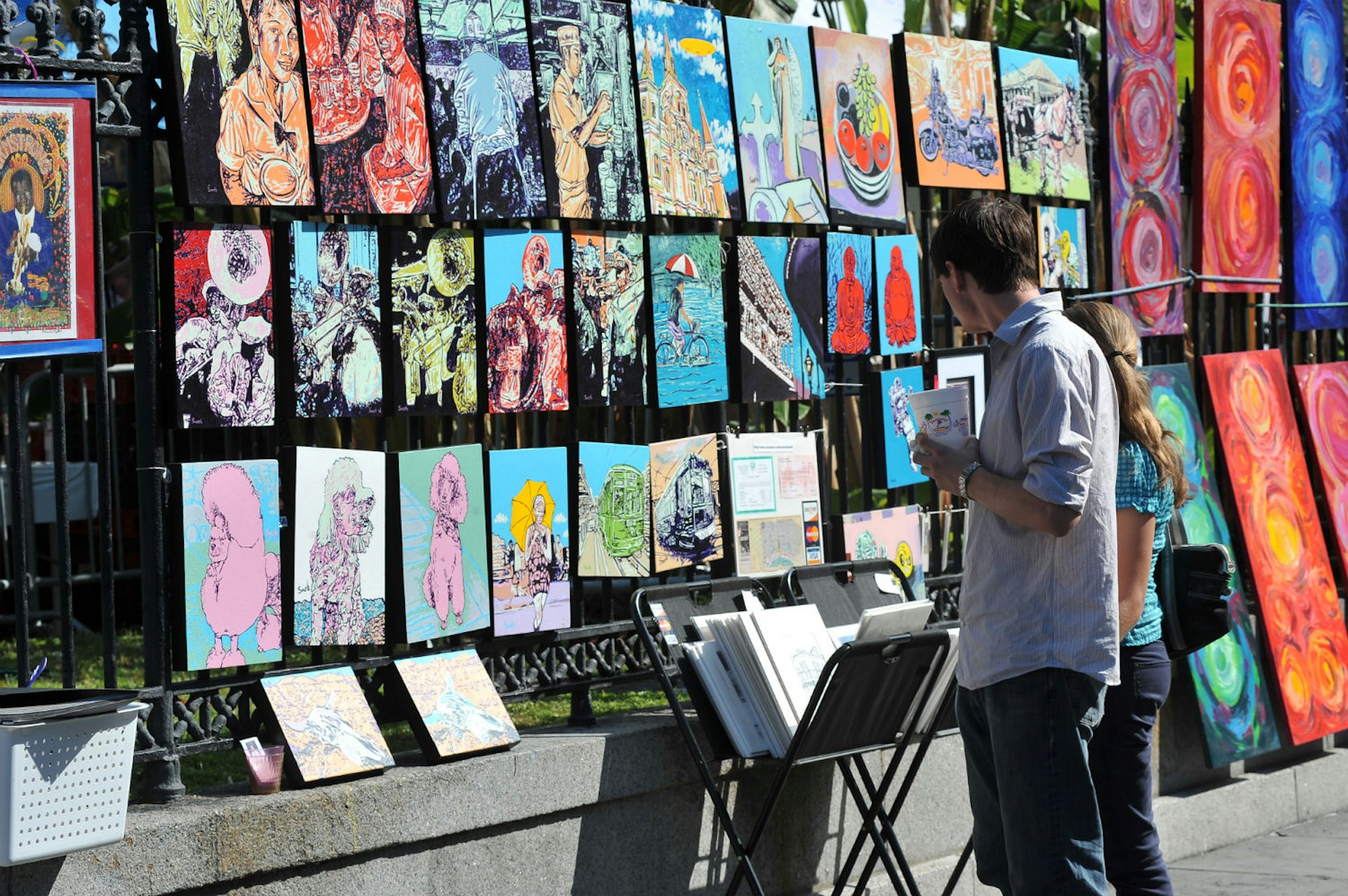 Browsing local art in the French Quarter. Image courtesy of New Orleans Convention and Visitors Bureau.