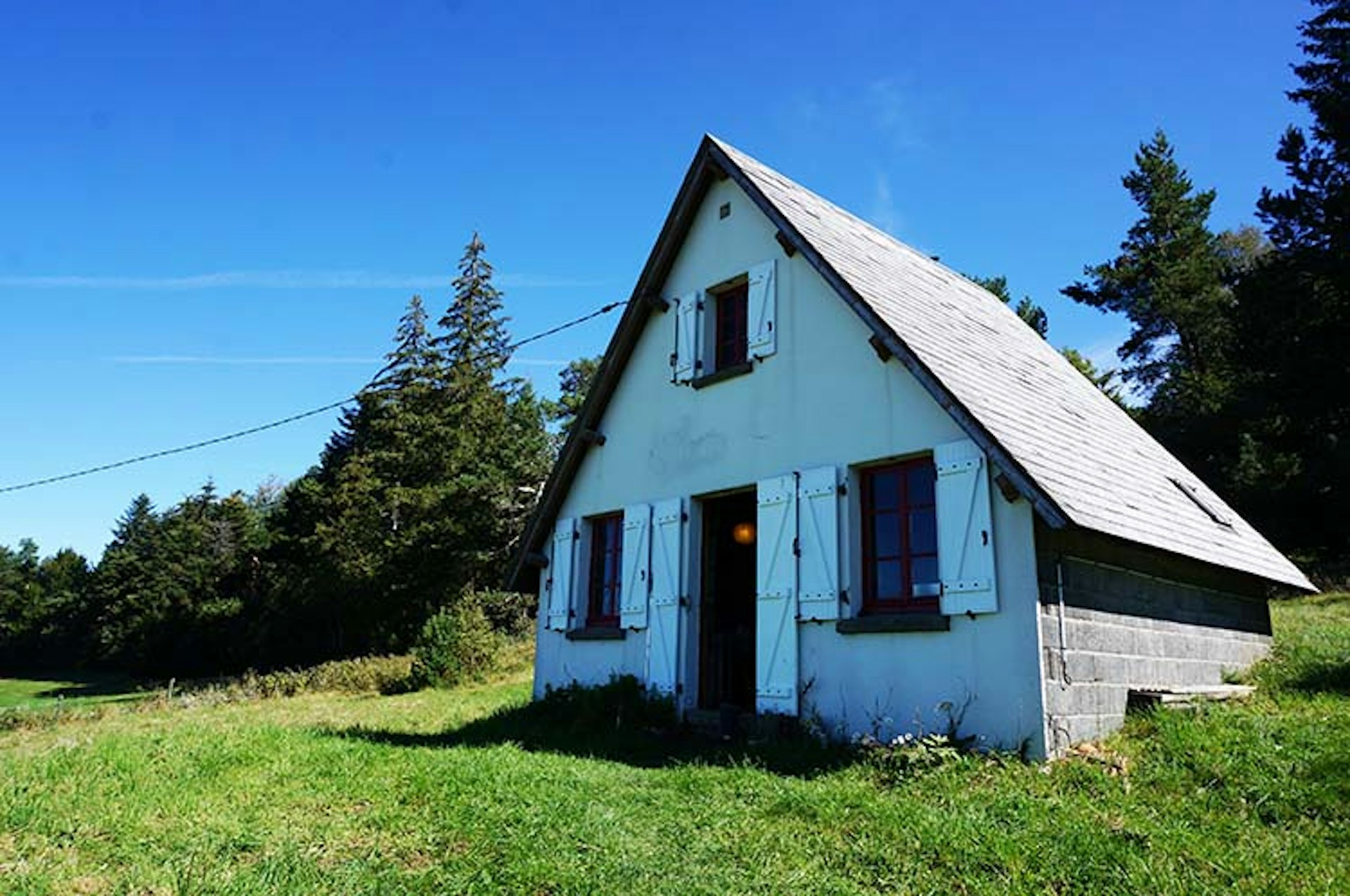 Christophe's lodge nestled in the Auvergne meadows. Image by Anita Isalska / Lonely Planet
