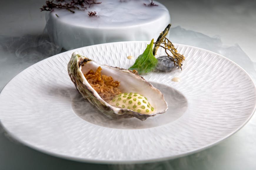 Oyster with pearl, Aziamendi, Iniala Beach House, Natai Beach. Image by Aziamendi