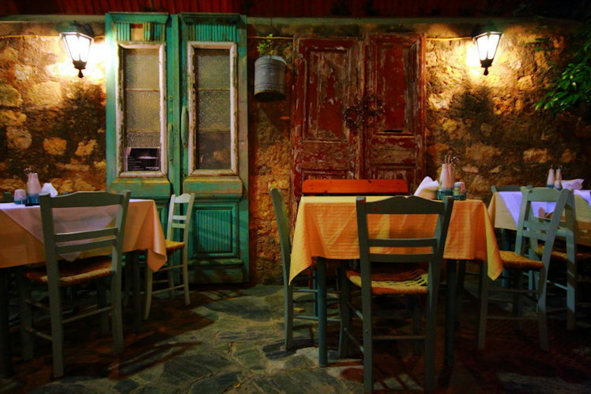Portes restaurant in Hania, Crete. Image by Vassil Tzvetanov / CC BY 2.0