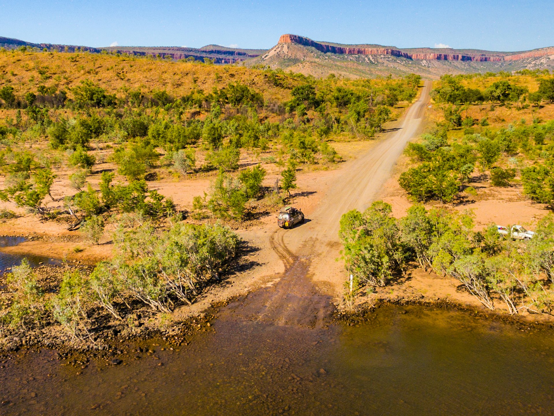 A car driving through a river on the Gibb River Road, Australia © Alex Couto / Shutterstock