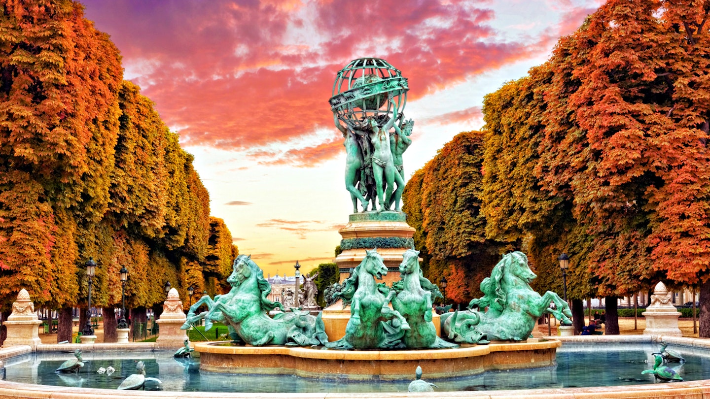 A statue inside the Jardin du Luxembourg at sunset