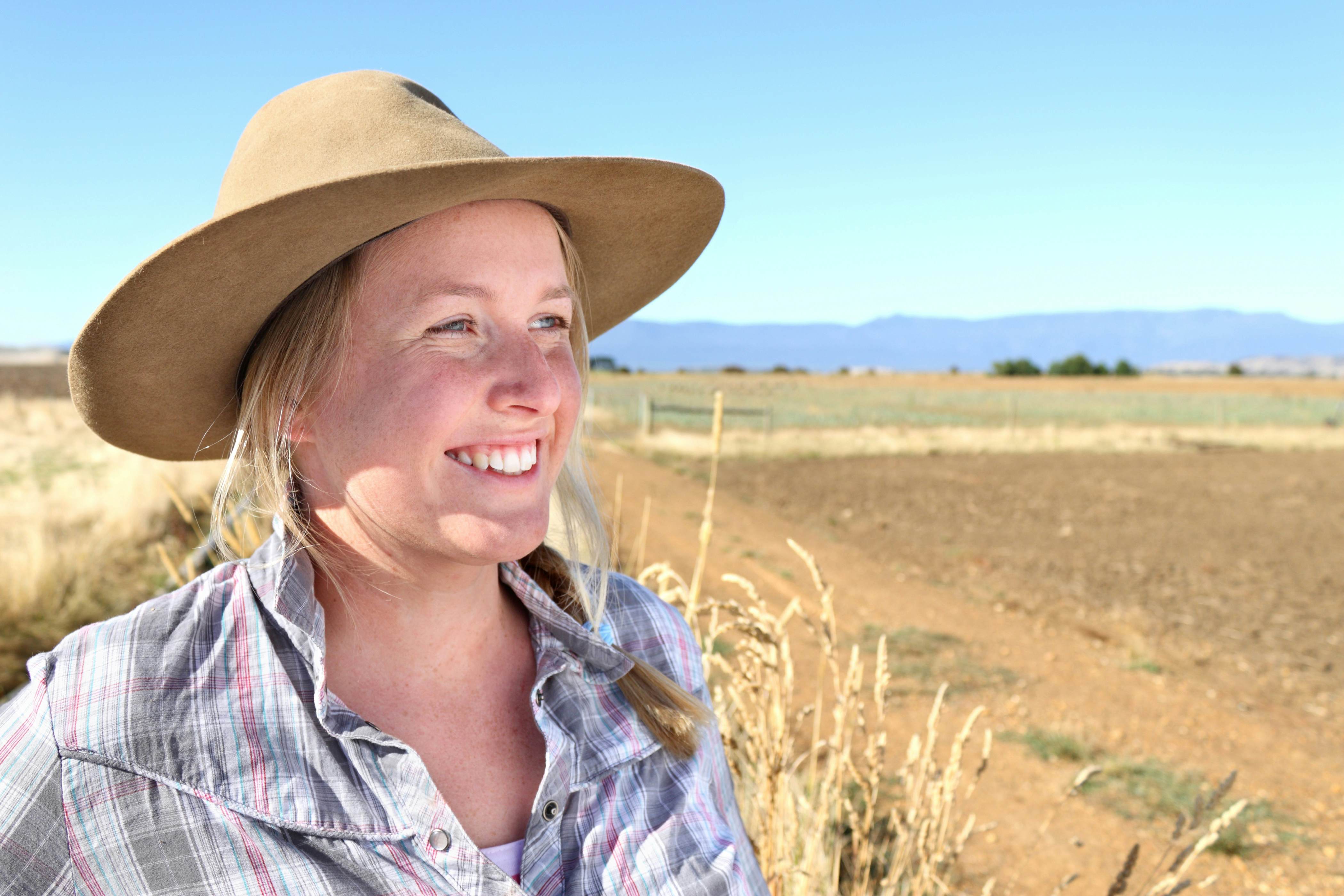 Farm woman. Женщина фермер. Американский фермер. Американские фермеры женщины. Американский фермер девушка.