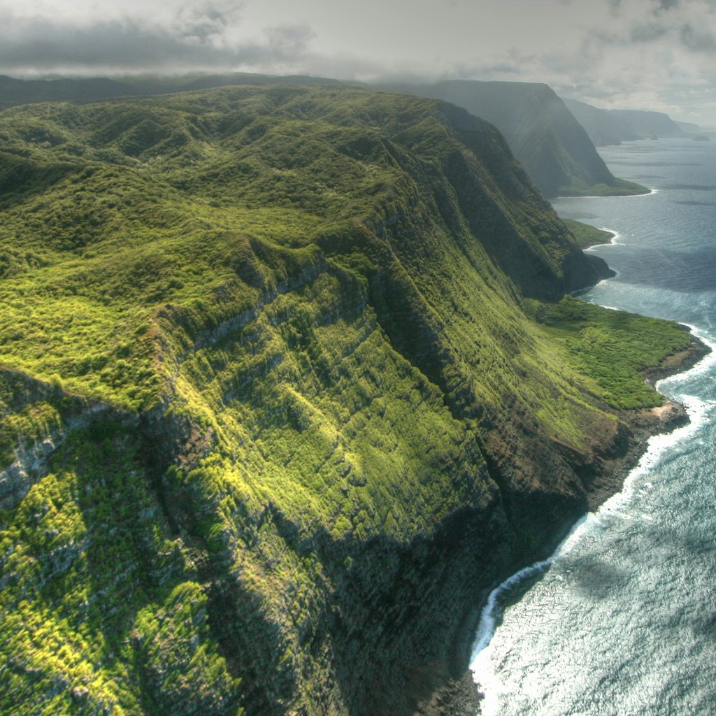 Cliffs on the northeast coast of Moloka‘i. Image by Tan Yilmaz / Moment / Getty