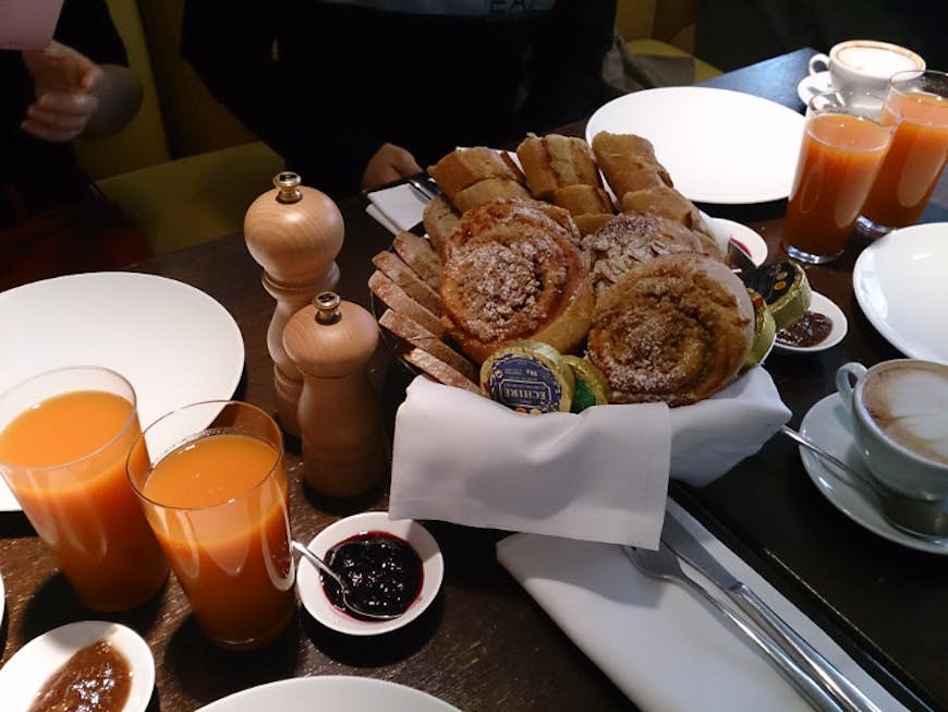 Claus breakfast in Paris