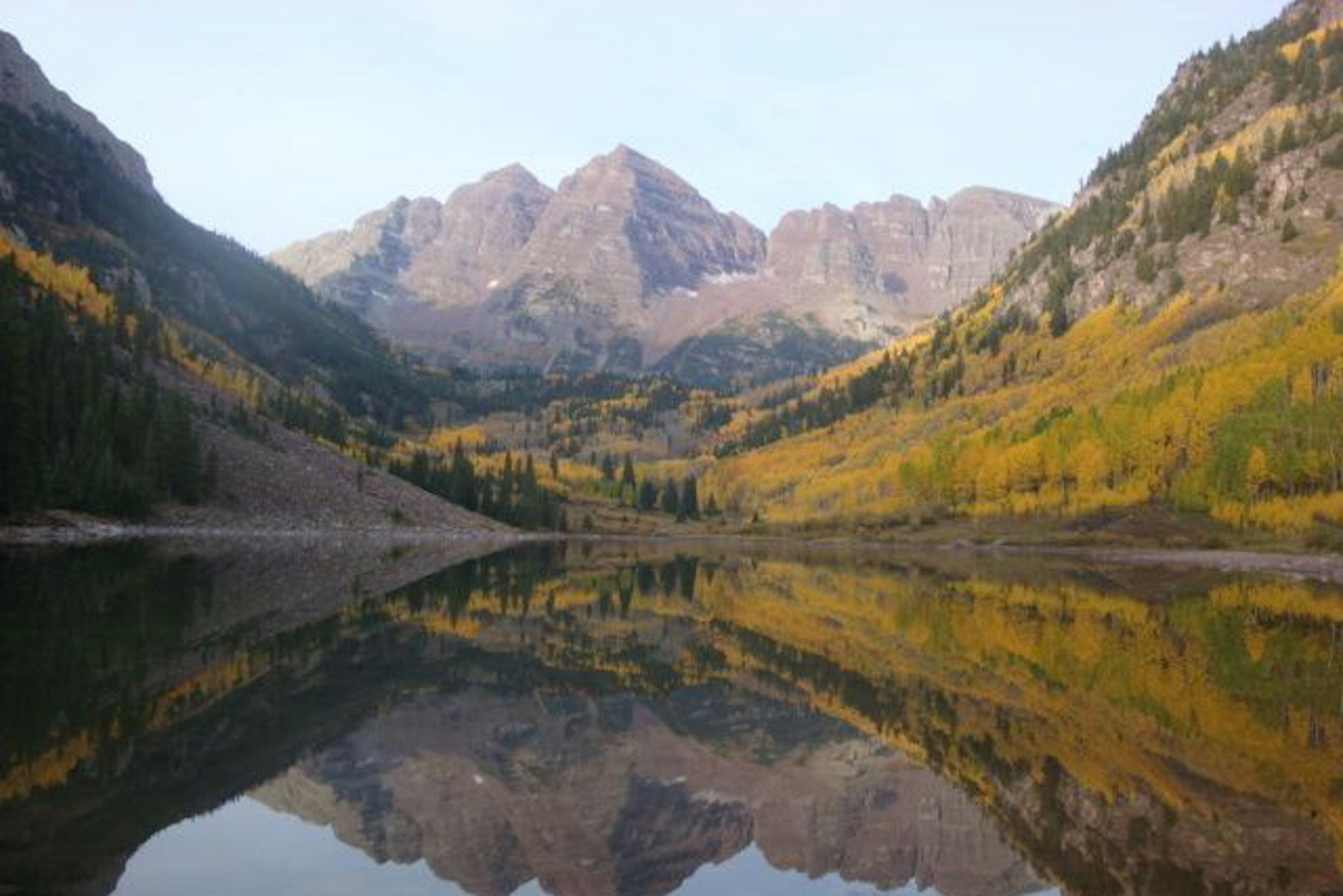 A lake near Aspen, Colorado, in autumn. Image by Kashif Khan / Lonely Planet