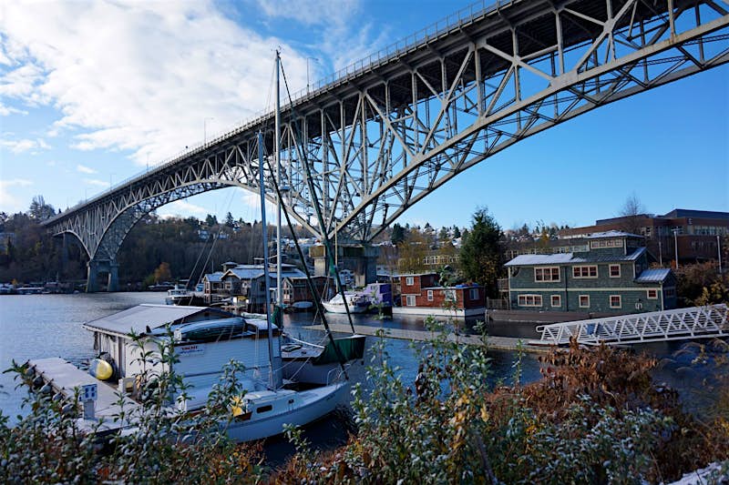 Features - Lake-Union-houseboats-from-Burke-Gilman-trail-r Houseboats docked in Lake Union near the Burke-Gilman Trail. Image by Brendan Sainsbury / Lonely Planet