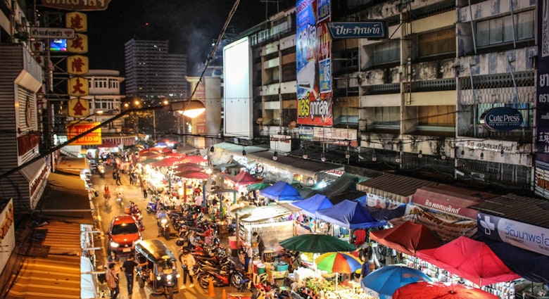 Vendors line and light up the street at Talat Warorot in Chiang Mai, Thailand © Alana Morgan / Lonely Planet