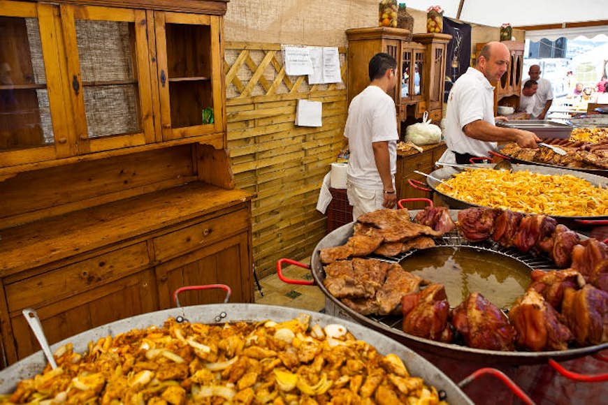 Food stall for St Stephen's Day festival in Budapest. Image by Richard l’Anson / Lonely Planet Images / Getty Images