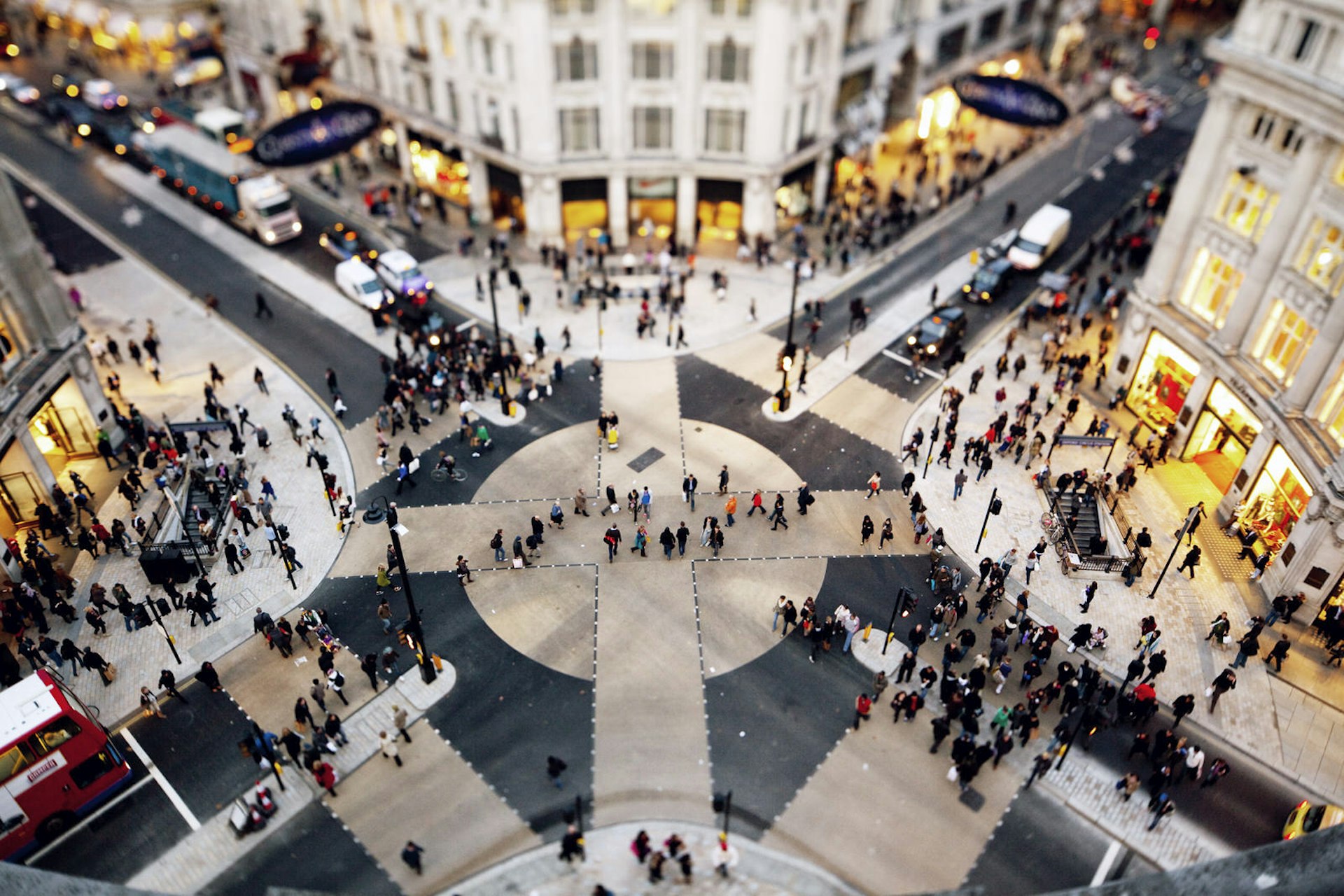 Oxford Circus is the busiest intersection along London's busiest shopping street © watchlooksee.com / Getty Images