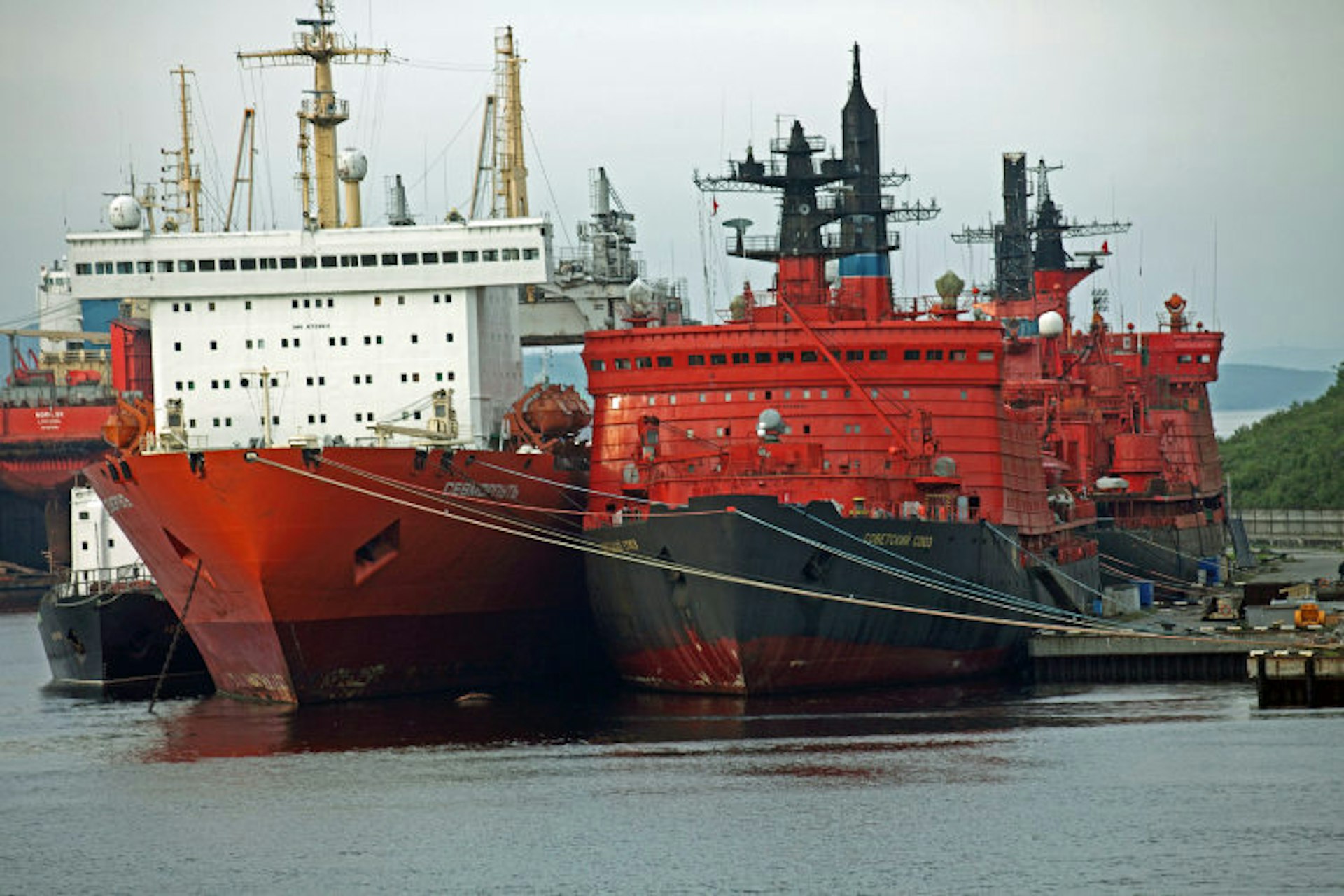 Russian nuclear-powered icebreakers, Kola Bay, Murmansk. Image by John Borthwick / Getty Images
