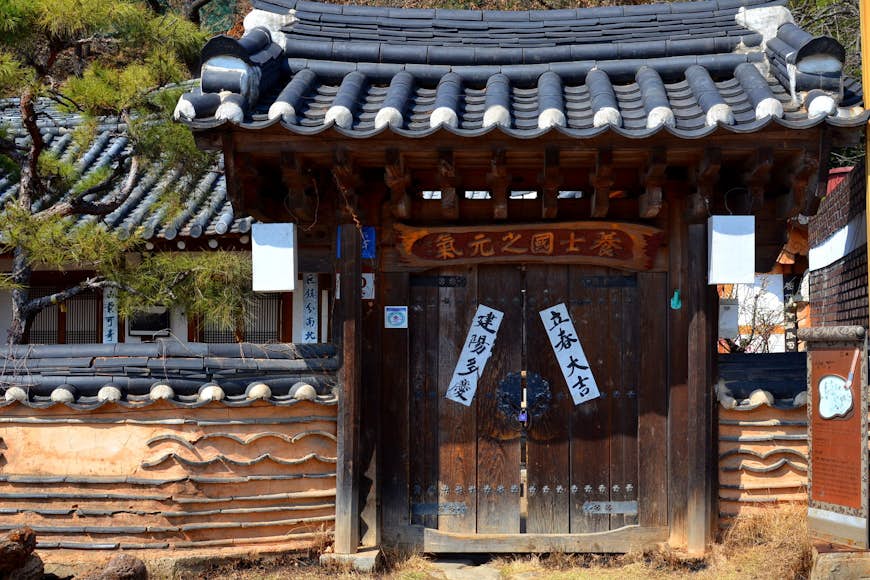 Historic gate in Jeonju's hanok village. Image by Rebecca Milner / Lonely Planet